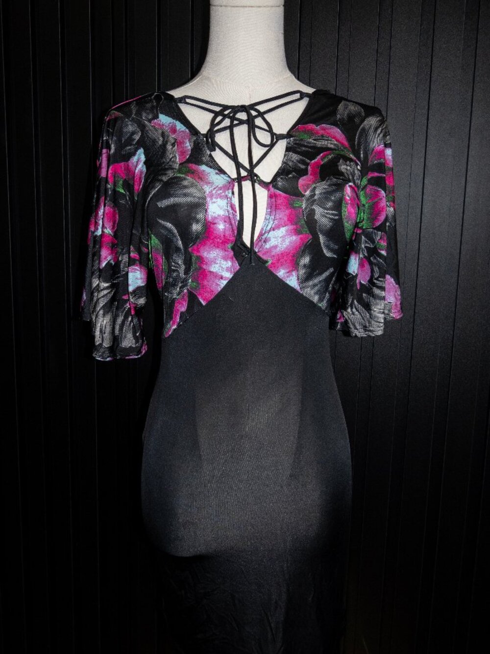 Floral Print Lace-Up Plunge Bodycon Midi Dress Black Pink Rose Flutter Sleeve